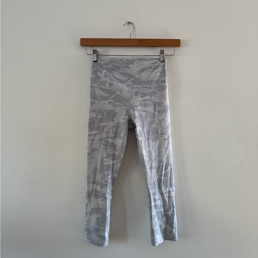 Lululemon Align High Rise Crop Leggings 21” – Light Camo Gray Camo, Size 6